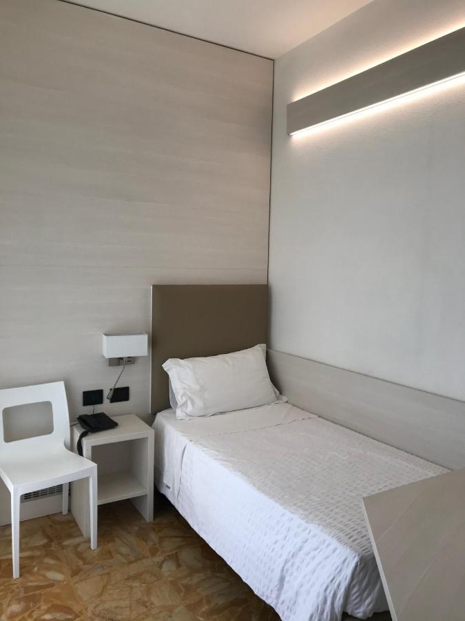 Single Room,996022747:JPEG