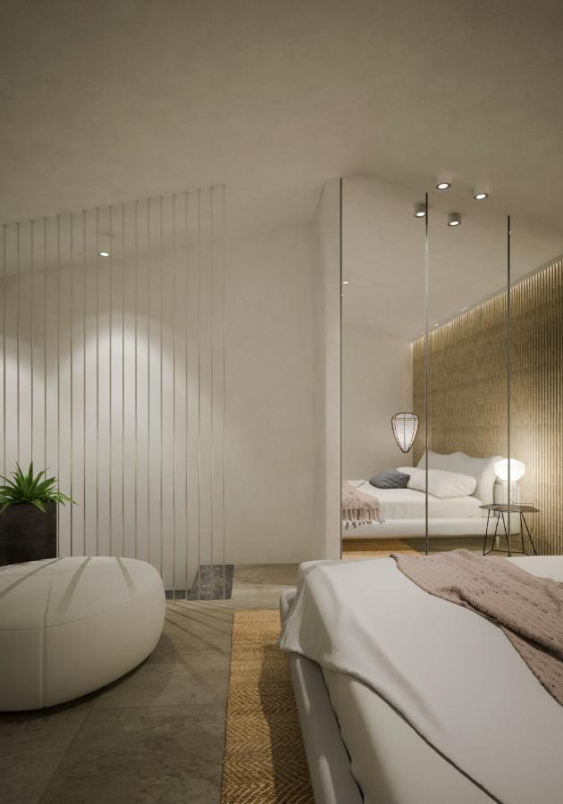 Executive Suite with Hot Tub,998479374:JPEG