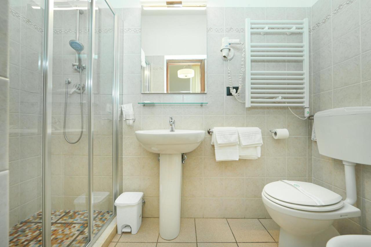 Double or Twin Room,1696623500:JPEG