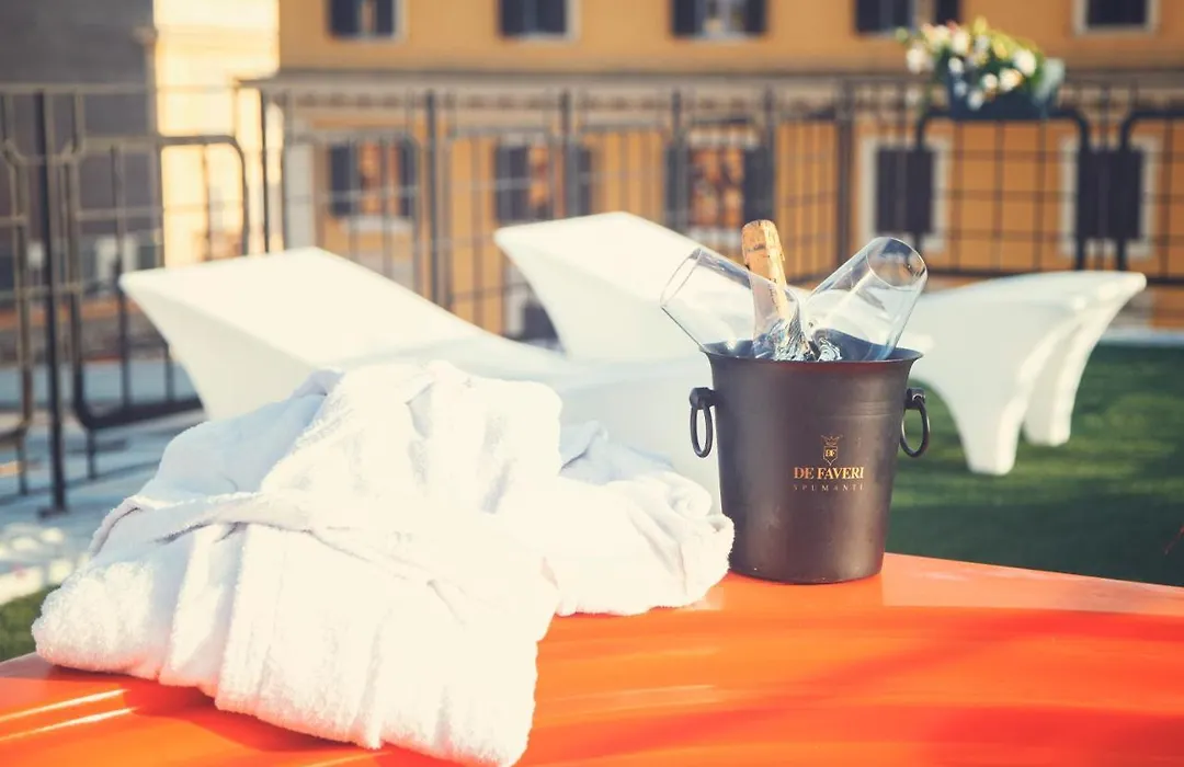 Orange Hotel-1