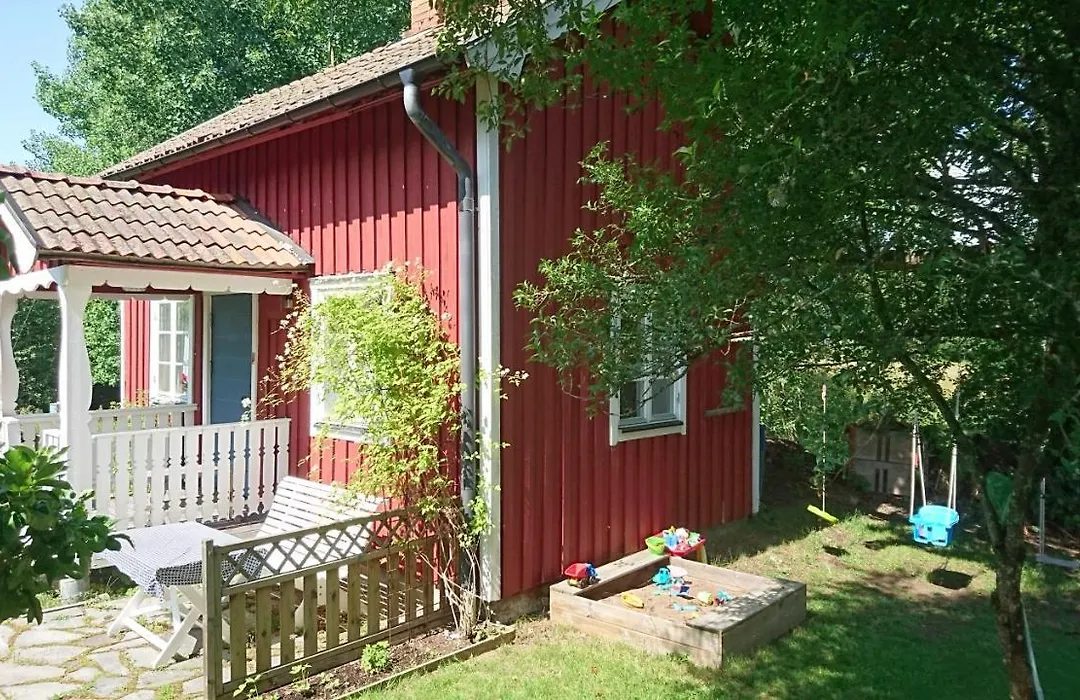 Röda Stugan På Slinken-1