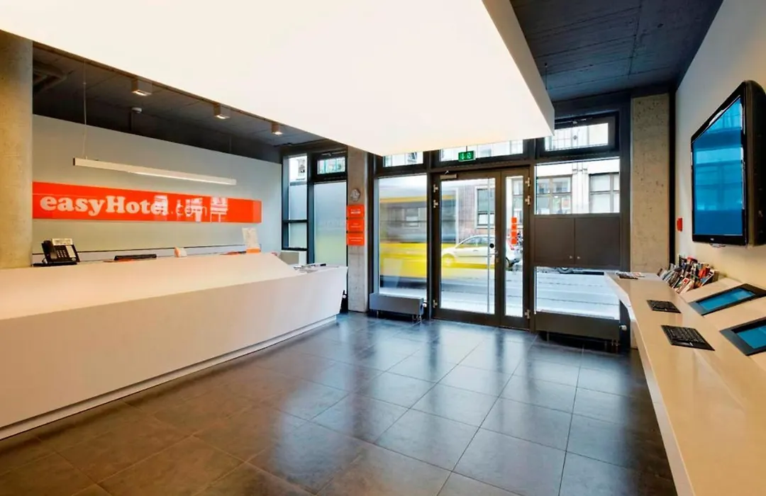 Easyhotel Berlin Hackescher Markt-1