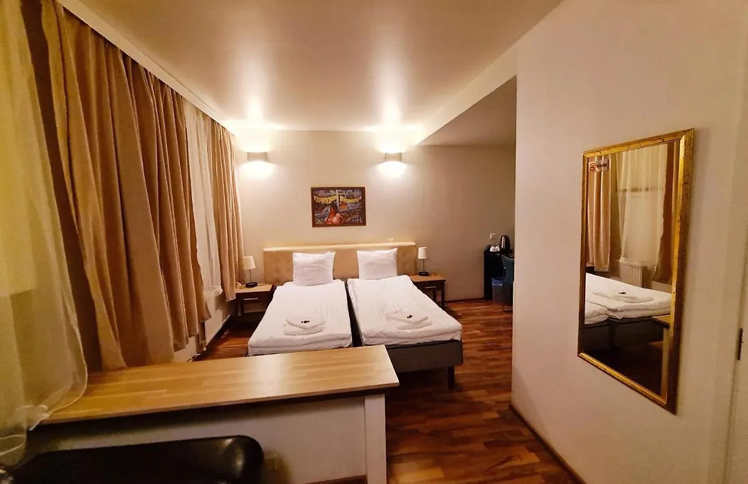 Best Western Hotel Carlton-1