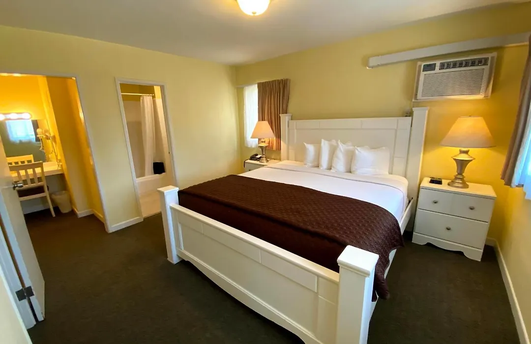 Hollywood Celebrity Hotel-1
