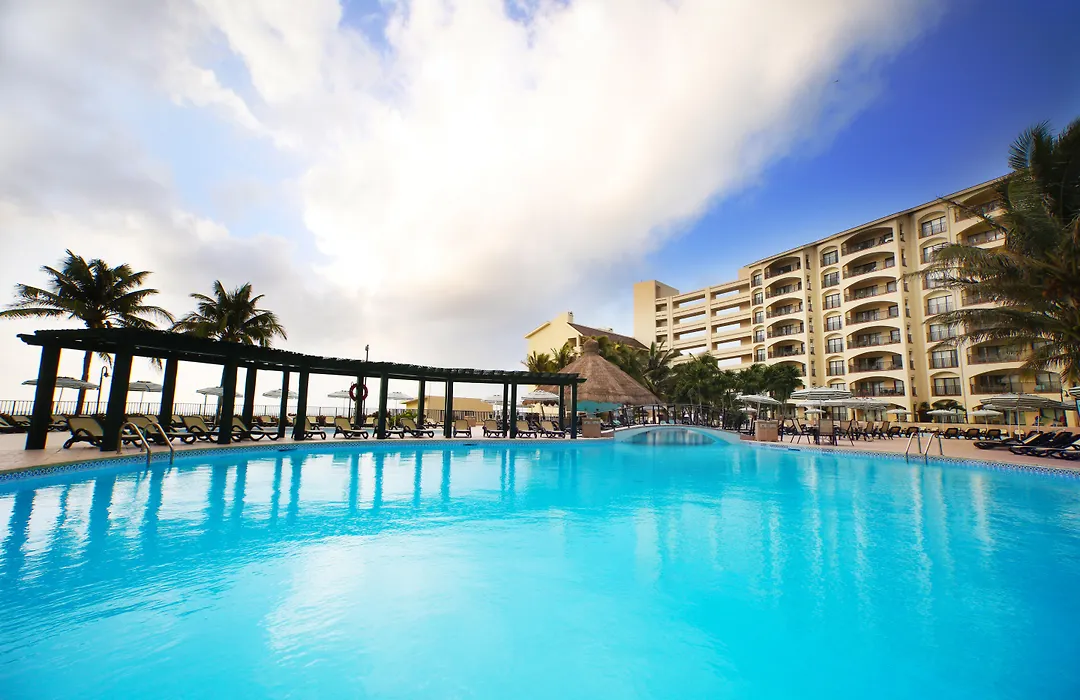 The Royal Islander - An All Suites Resort-1