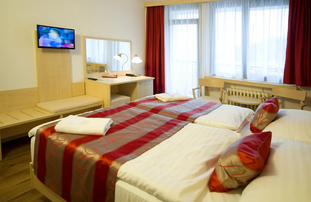 Hotel Krystal-1