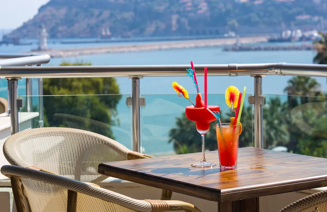 Bueyuek Hotel (Adults Only)-1