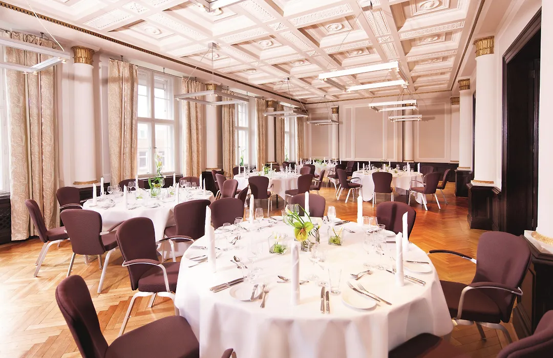 Moevenpick Hotel Berlin Am Potsdamer Platz-1