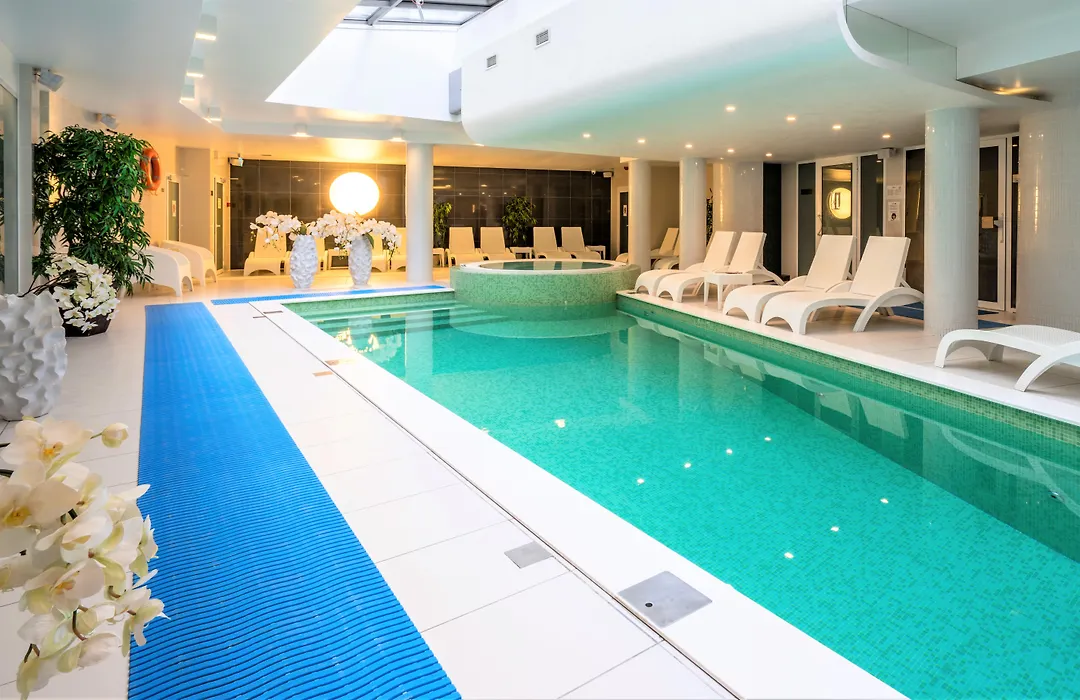 Wellton Centrum Hotel & Spa-1