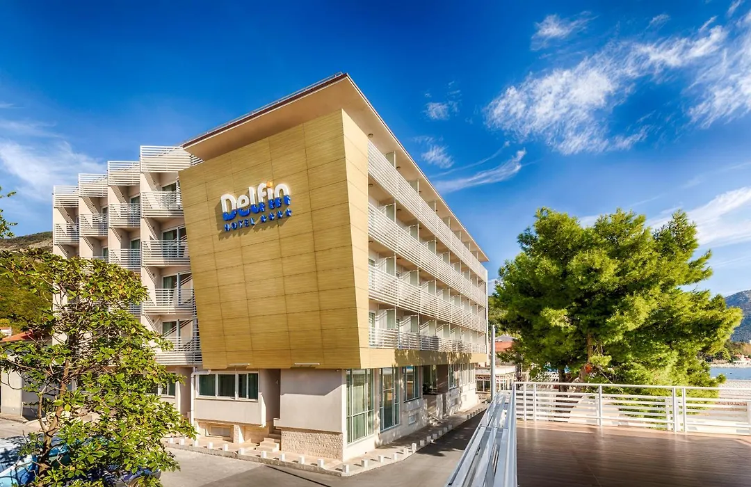 Carine Hotel Delfin-1