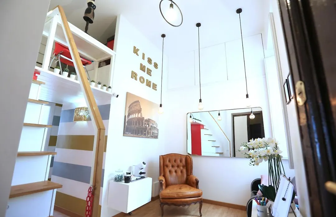 Kiss Me Rome Luxury Rooms-1