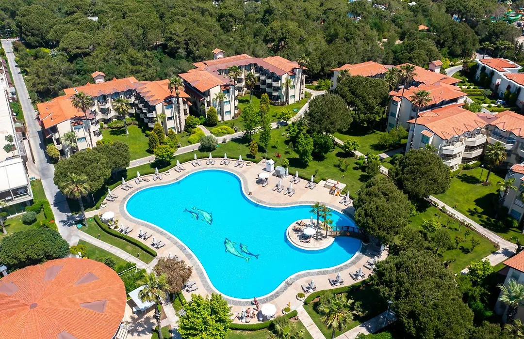 Bellis Deluxe Hotel & Heated For Winter Aqua Park-1