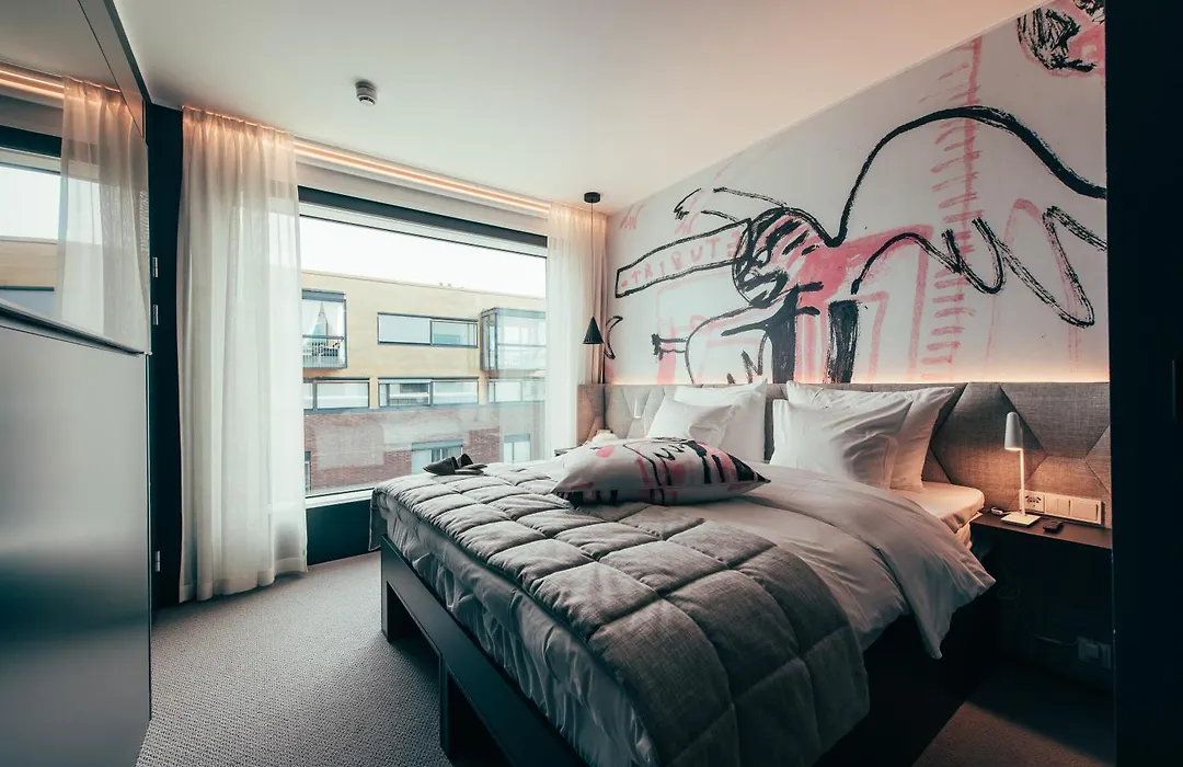 Hotel Ax-1