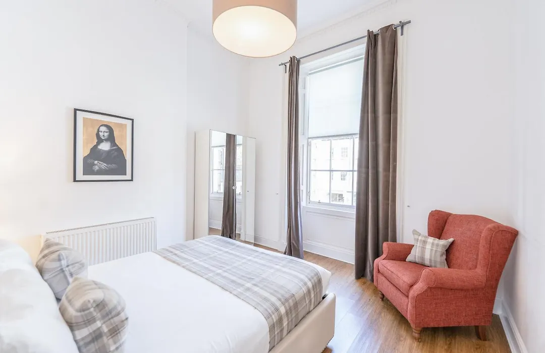 Edinburgh Castle Apartments-1