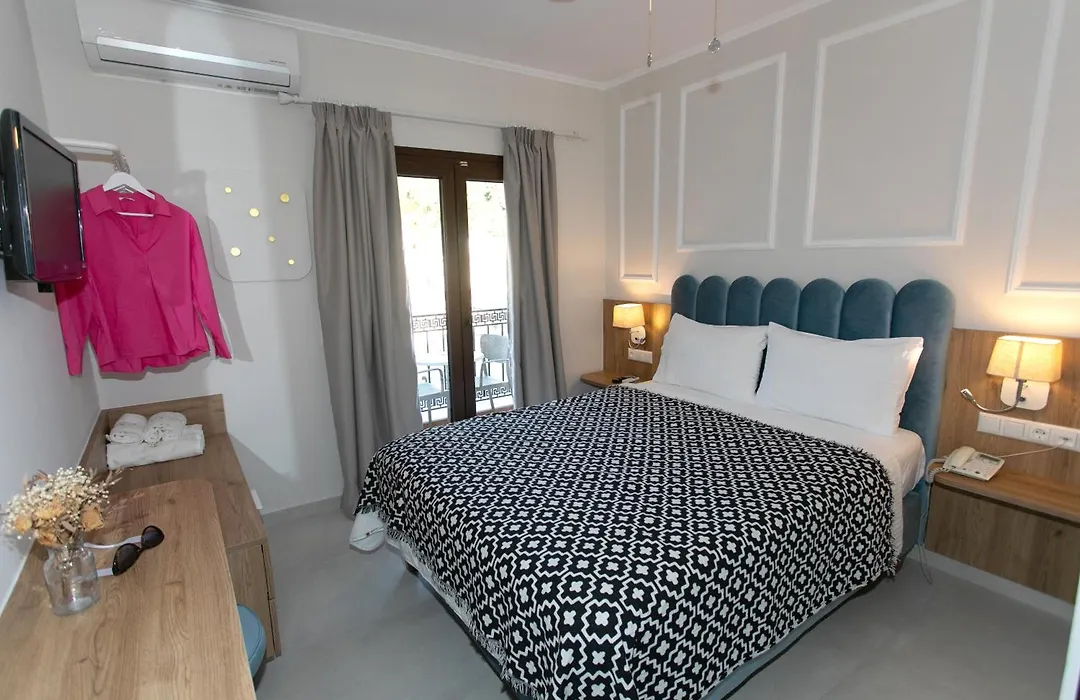 Paradise Hotel-1