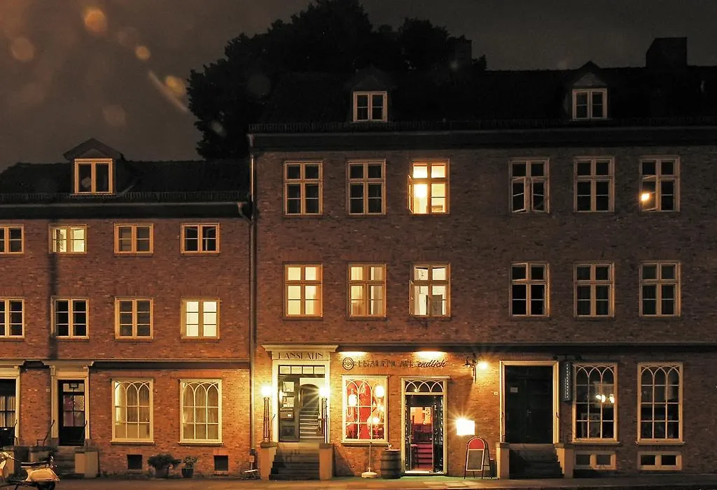 Frauenhotel Hanseatin - Women Only-1