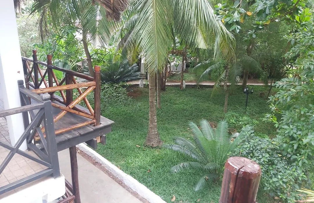 Langi Langi Beach Bungalows-1