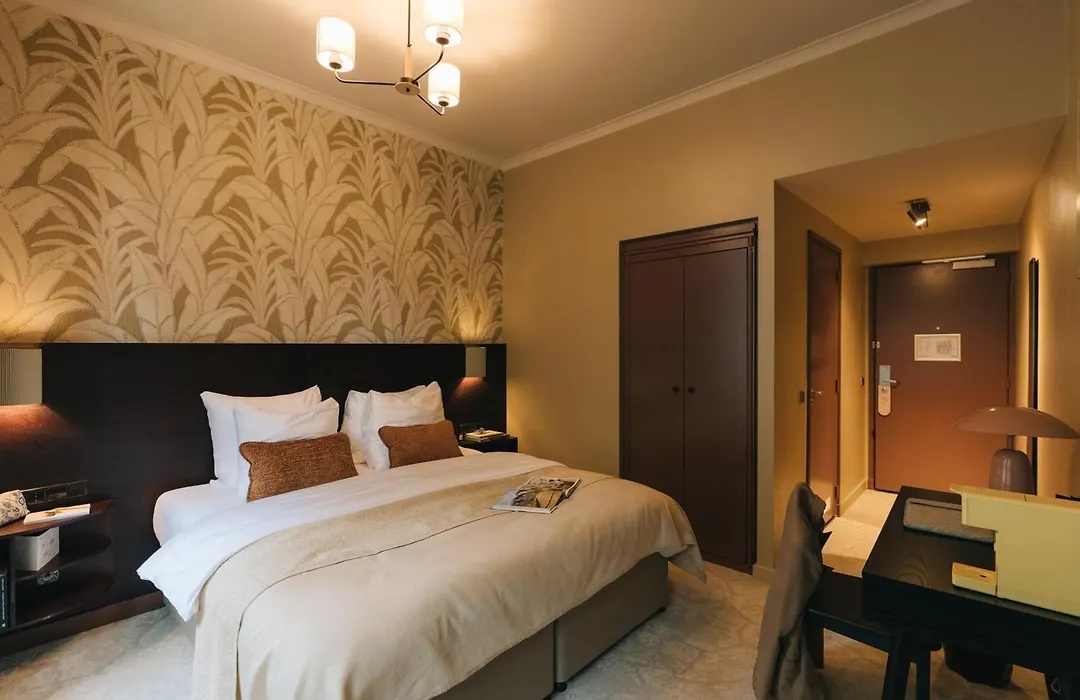 Hotel Omega-1