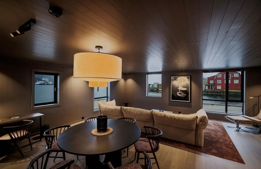 Henningsvaer Bryggehotell - By Classic Norway Hotels-1