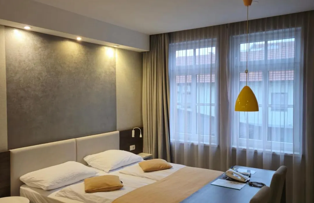 Hotel Emonec-1