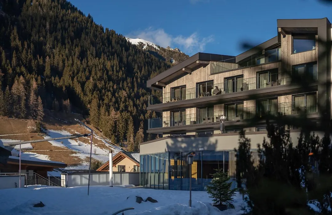 Hotel Madlein-1