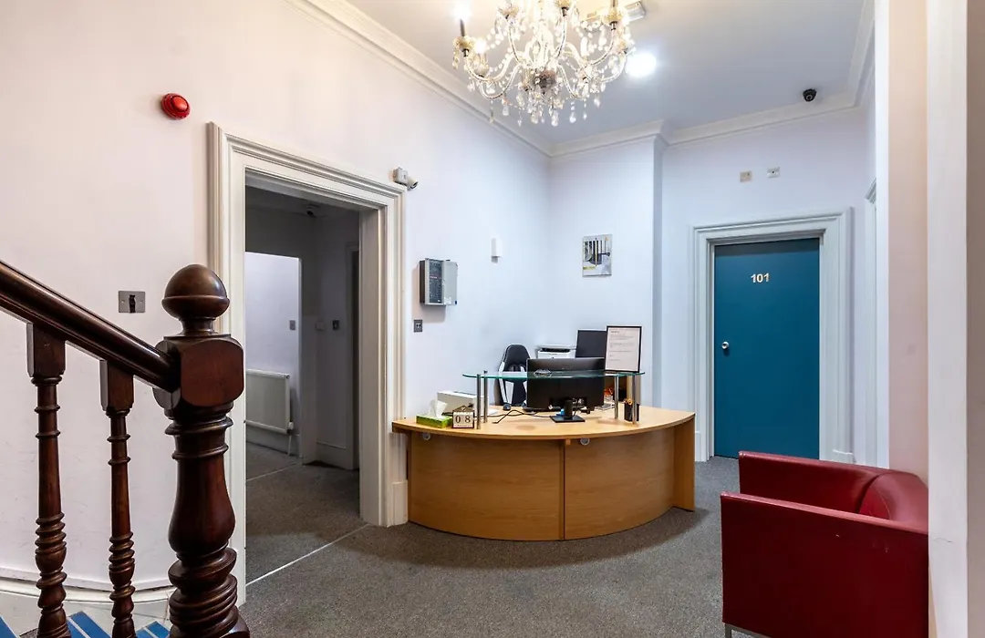 London Gatwick Inn-1
