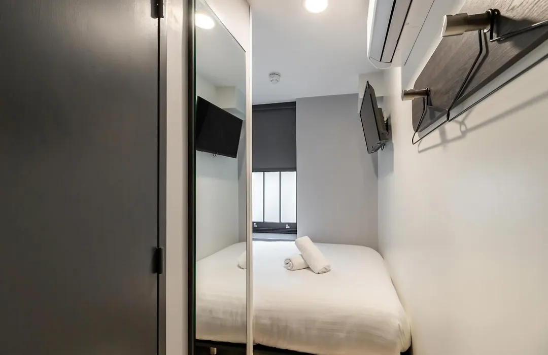 easyHotel Victoria-1