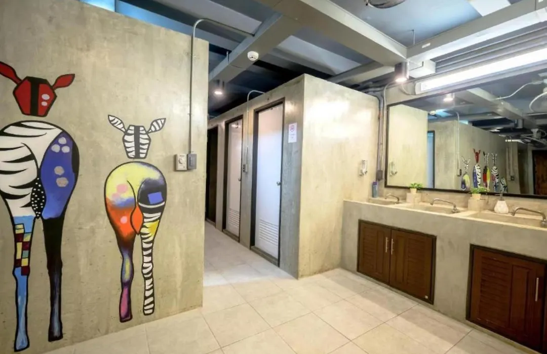 Episode 11 Hostel Sukhumvit-1