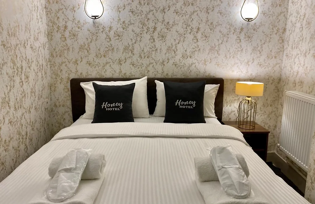 Honey Hotel-1