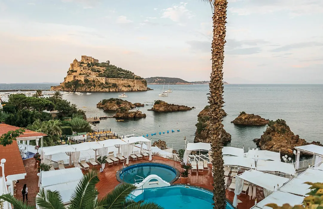 Strand Hotel Delfini-1