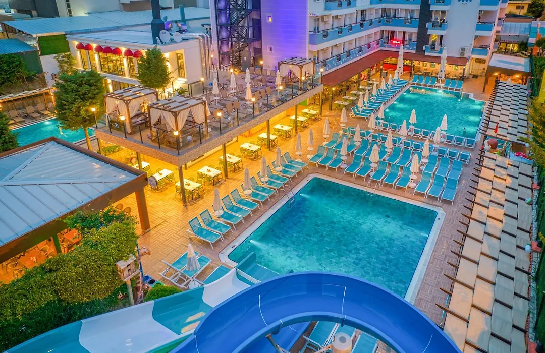 Club Big Blue Suit Hotel-1