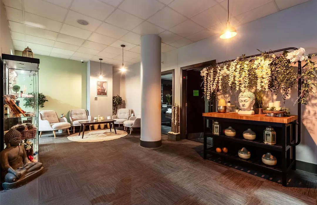 Radisson Hotel Manchester City Centre, A Verified Net Zero Hotel-1