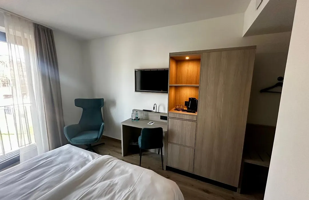 Central Hotel-1