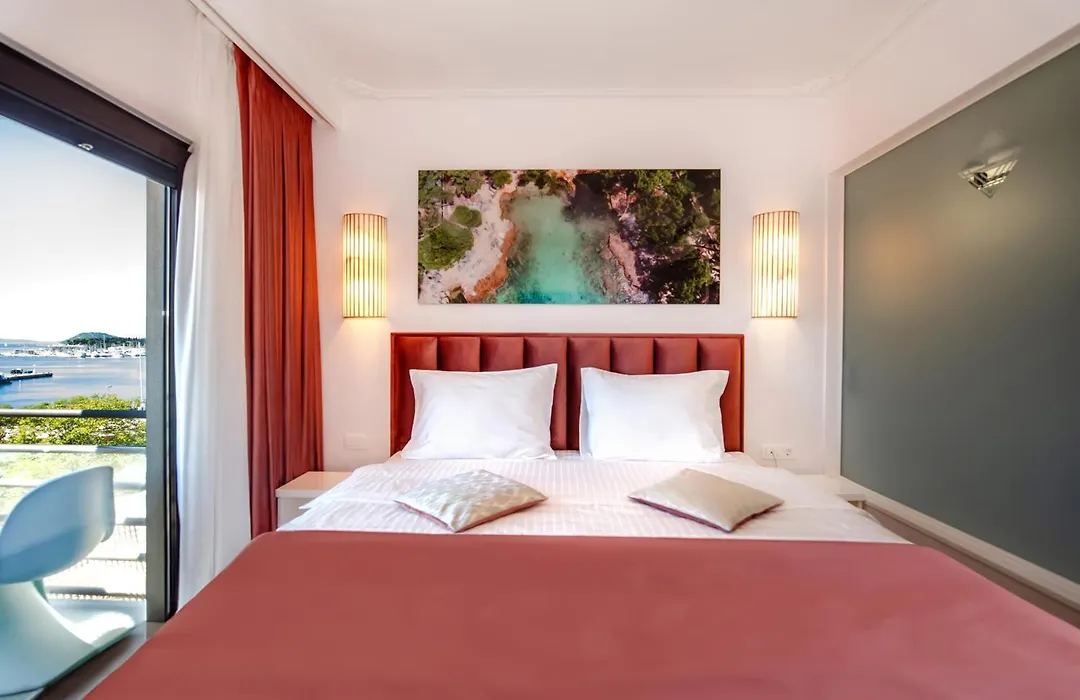 Hotel Luxe-1