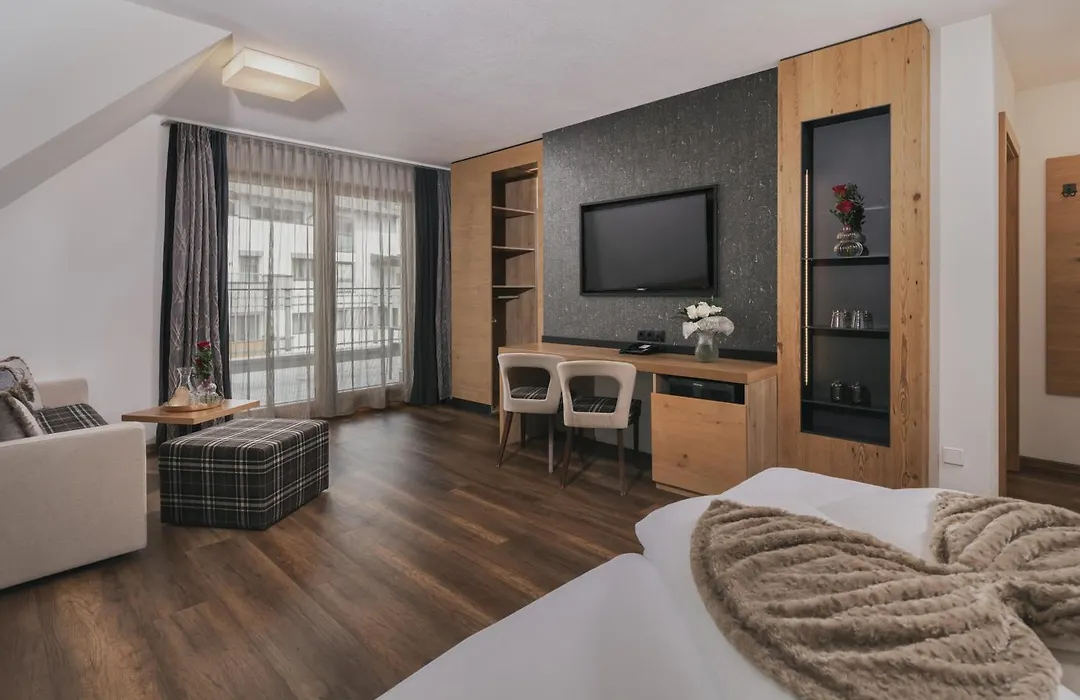 Hotel Ferienglueck-1