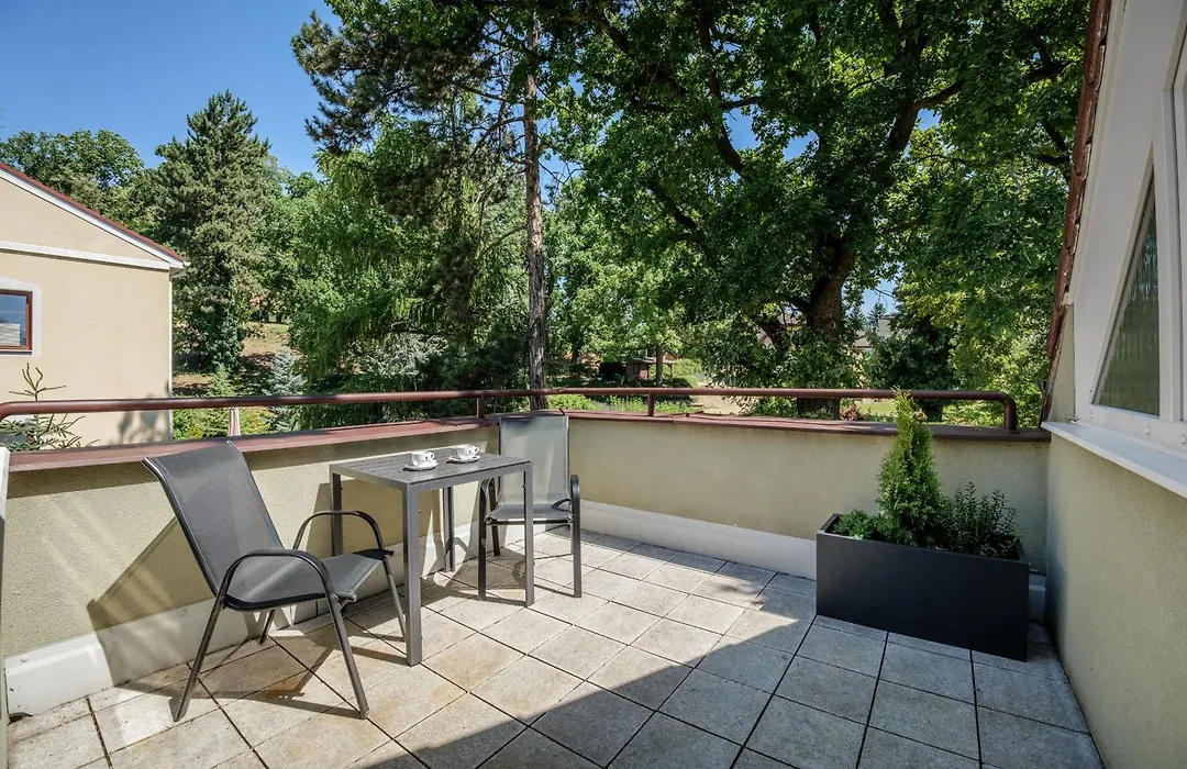 Hotel Silenzio-1