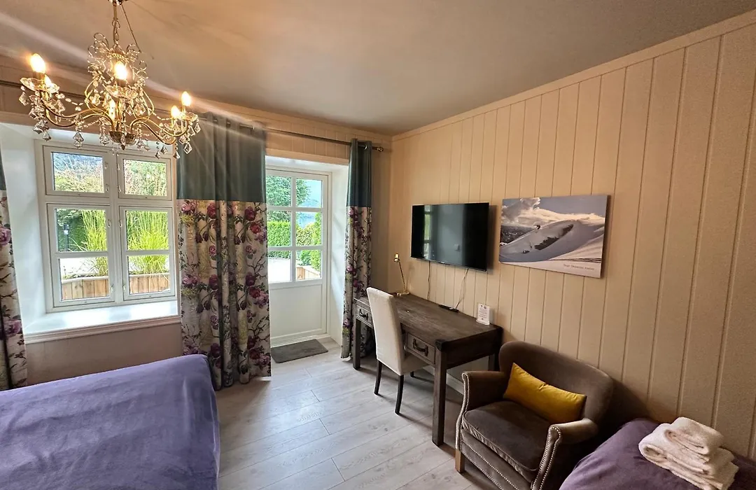 Hofslund Fjord Hotel-1