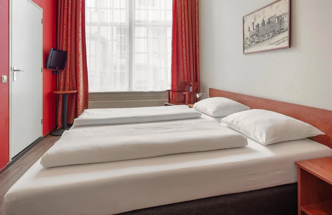 A-Train Hotel-1