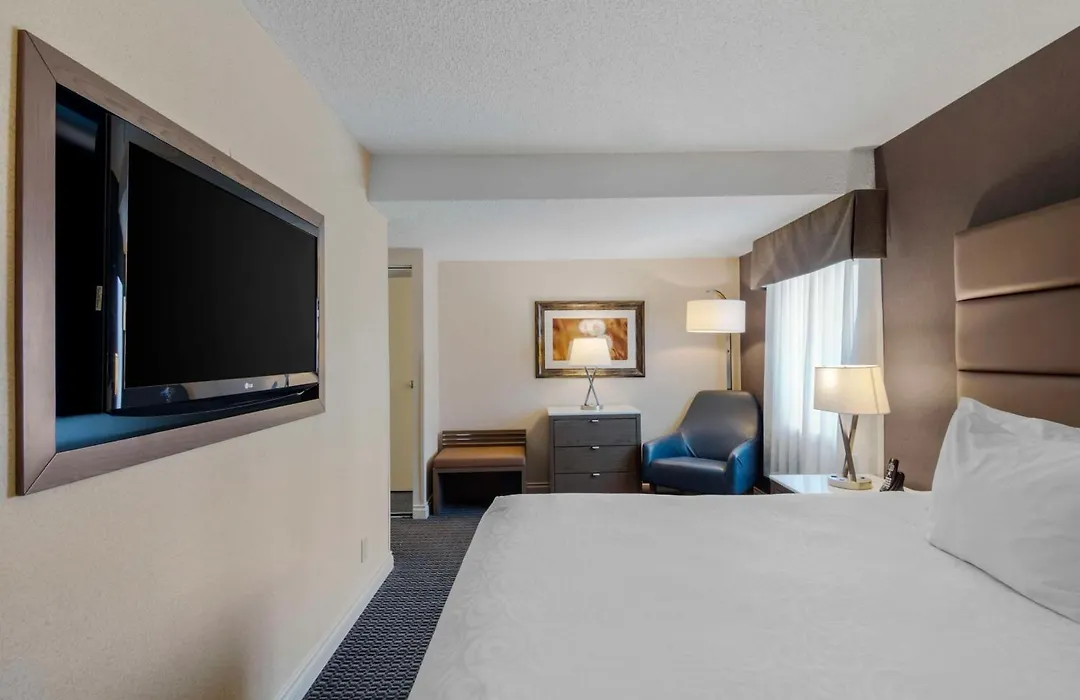Best Western Premier Chateau Granville Hotel & Suites & Conference Centre-1
