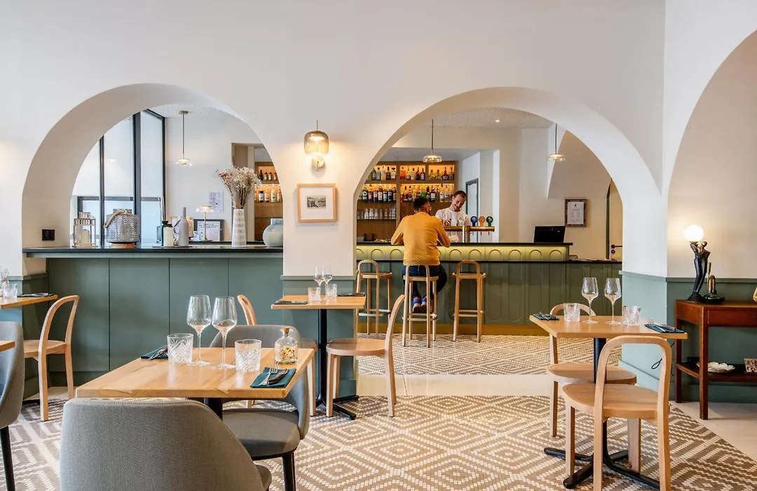 Le Phenix Hotel-1