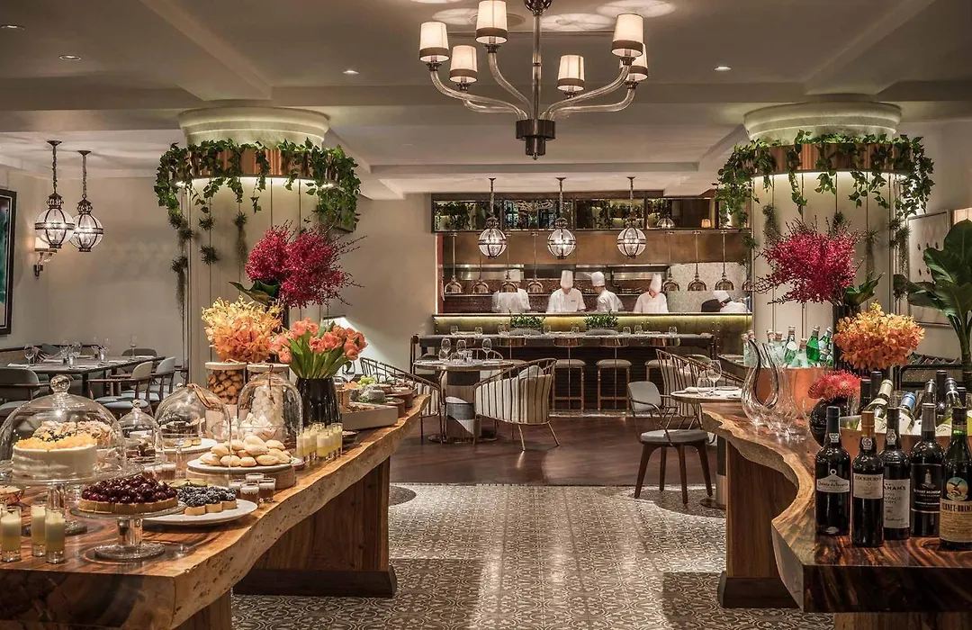 Four Seasons Hotel Singapore-1