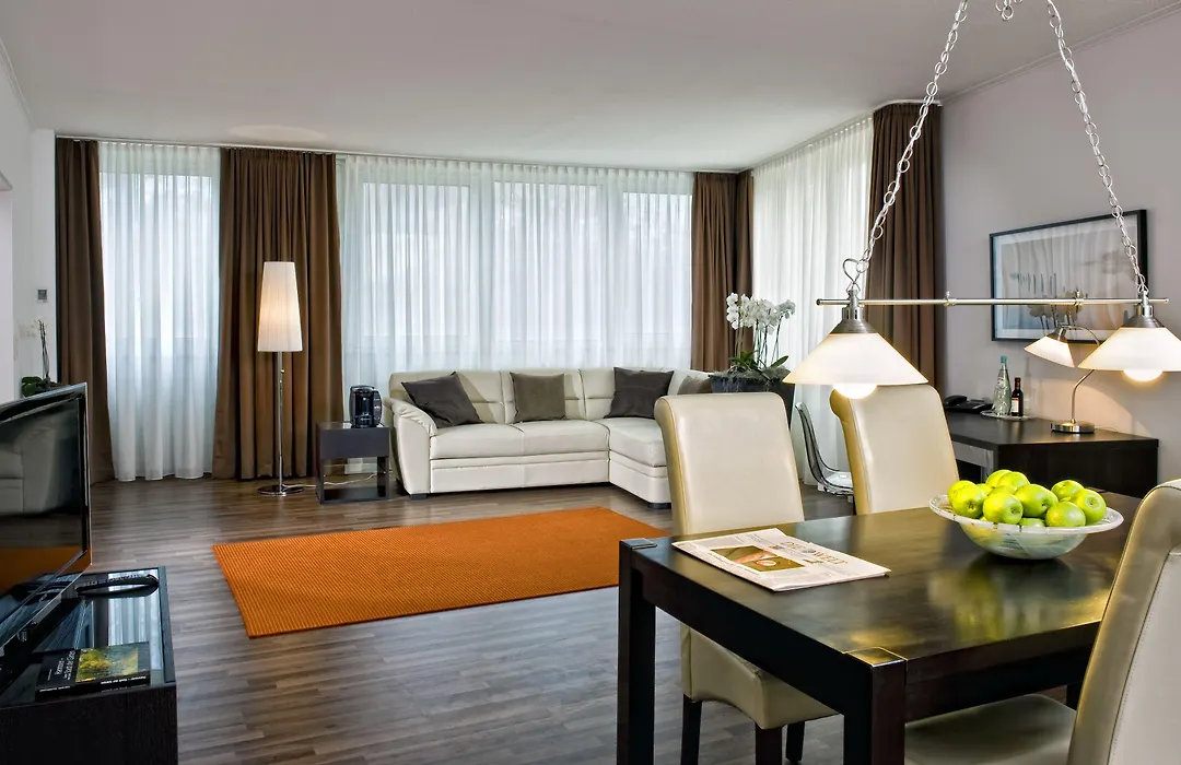 Wyndham Hannover Atrium-1