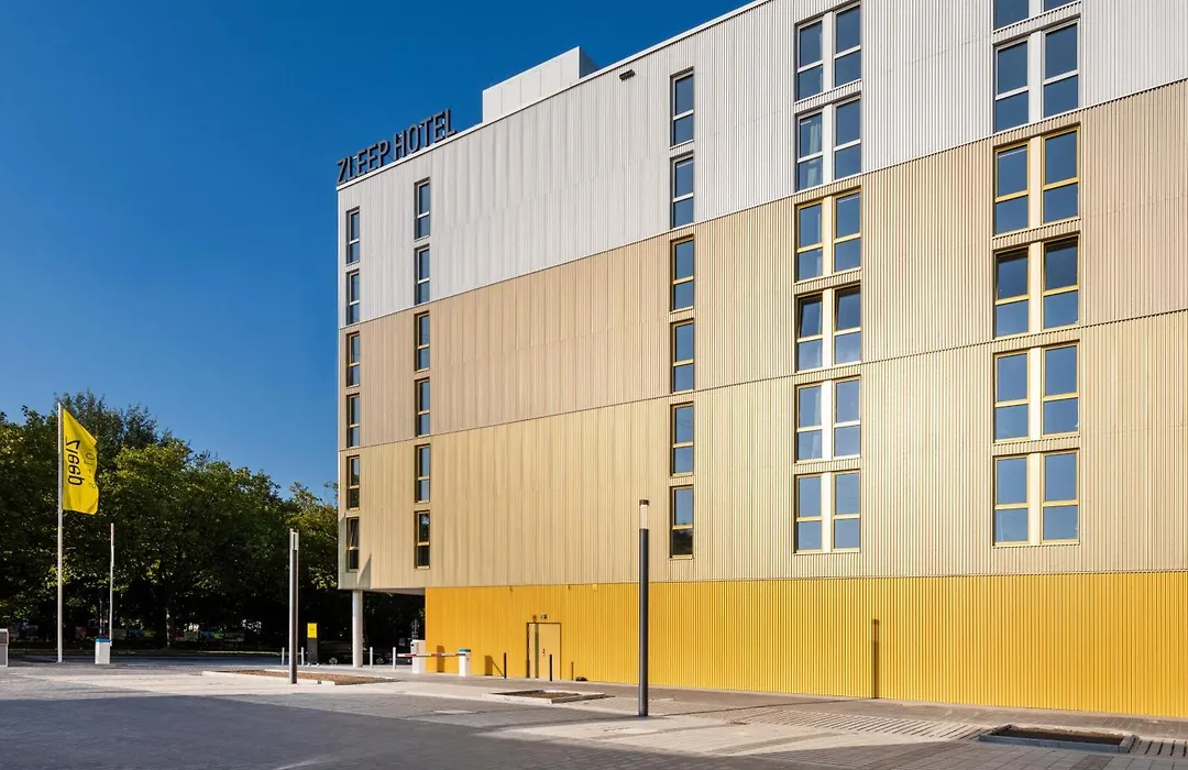 Zleep Hotel Hamburg Volkspark-1