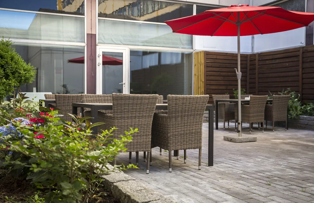 Best Western Plus Airport Hotel-1