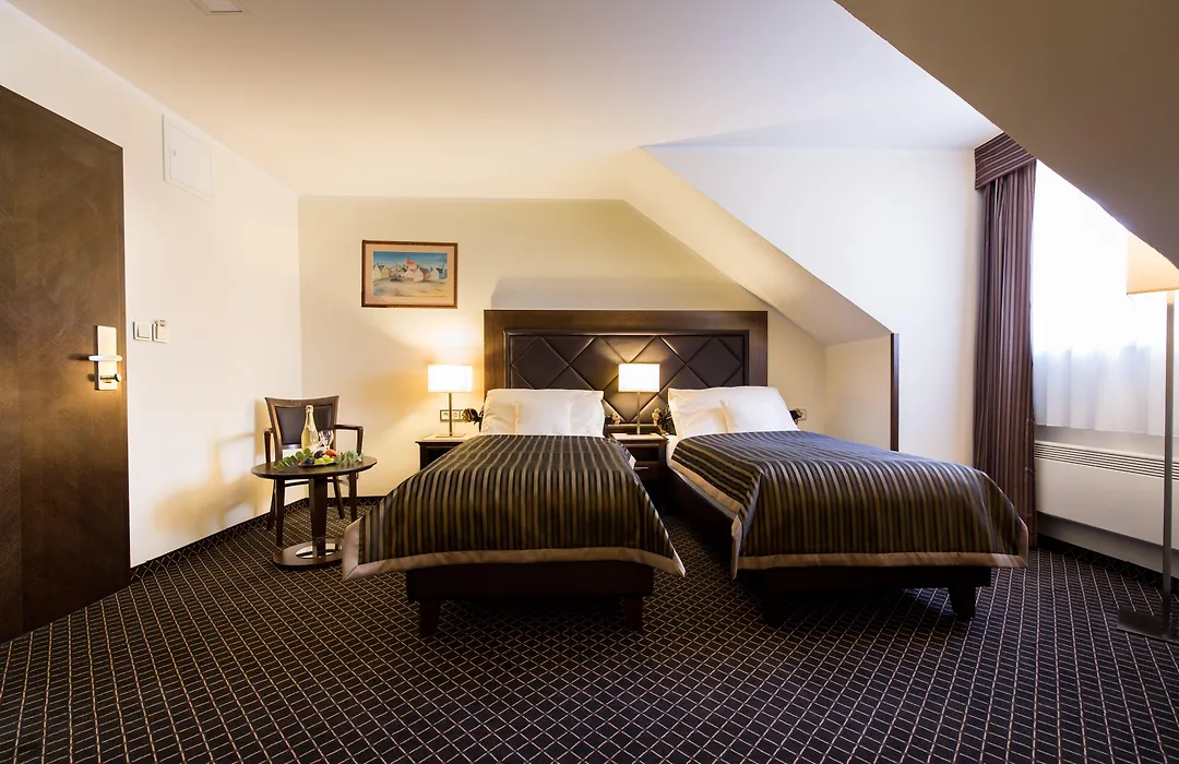 Hotel Selsky Dvur - Bohemian Village Courtyard-1