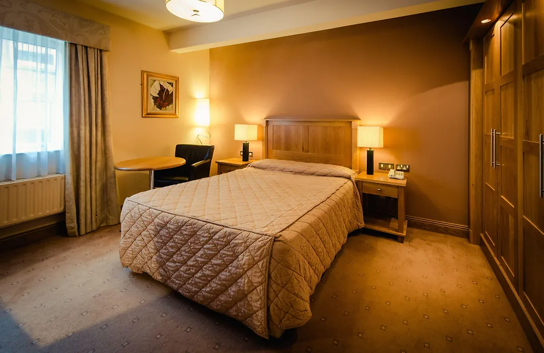 Hotel Isaacs Cork City-1