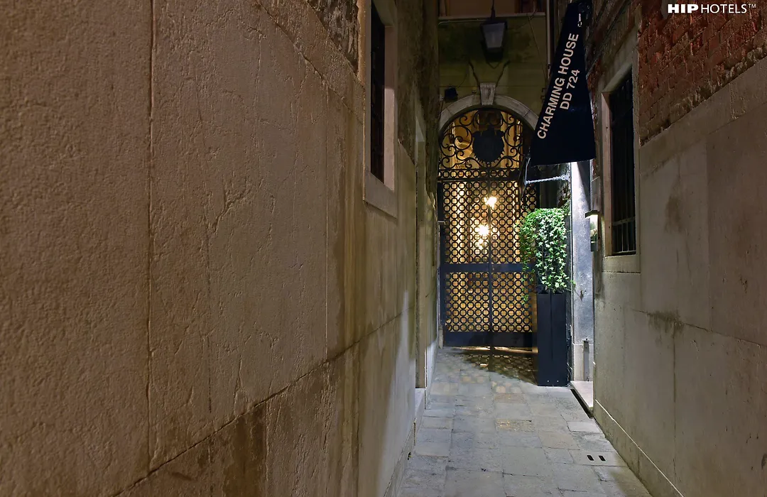 Charming House Dd724-1