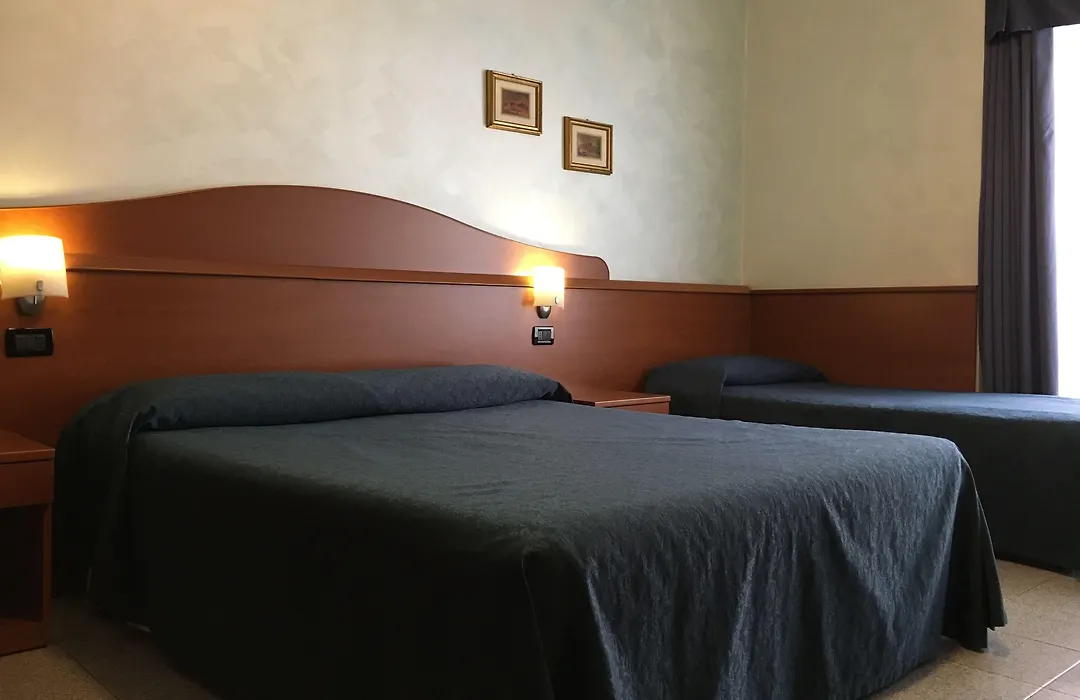 Hotel Aurora-1