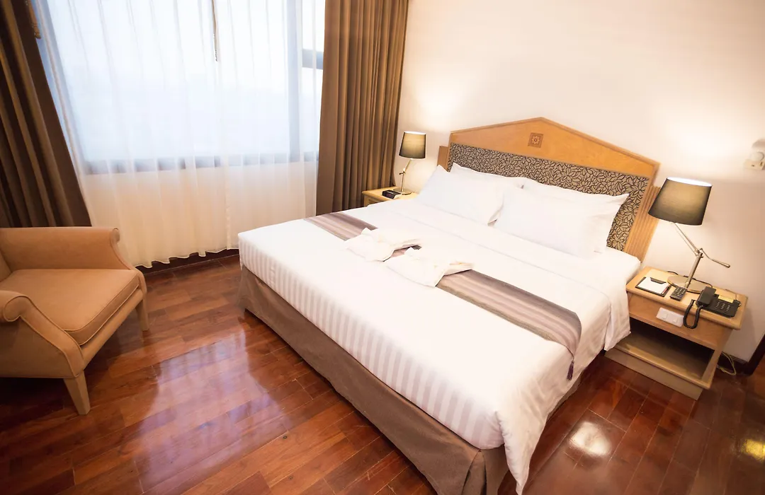 Grand Tower Inn Rama 6-1