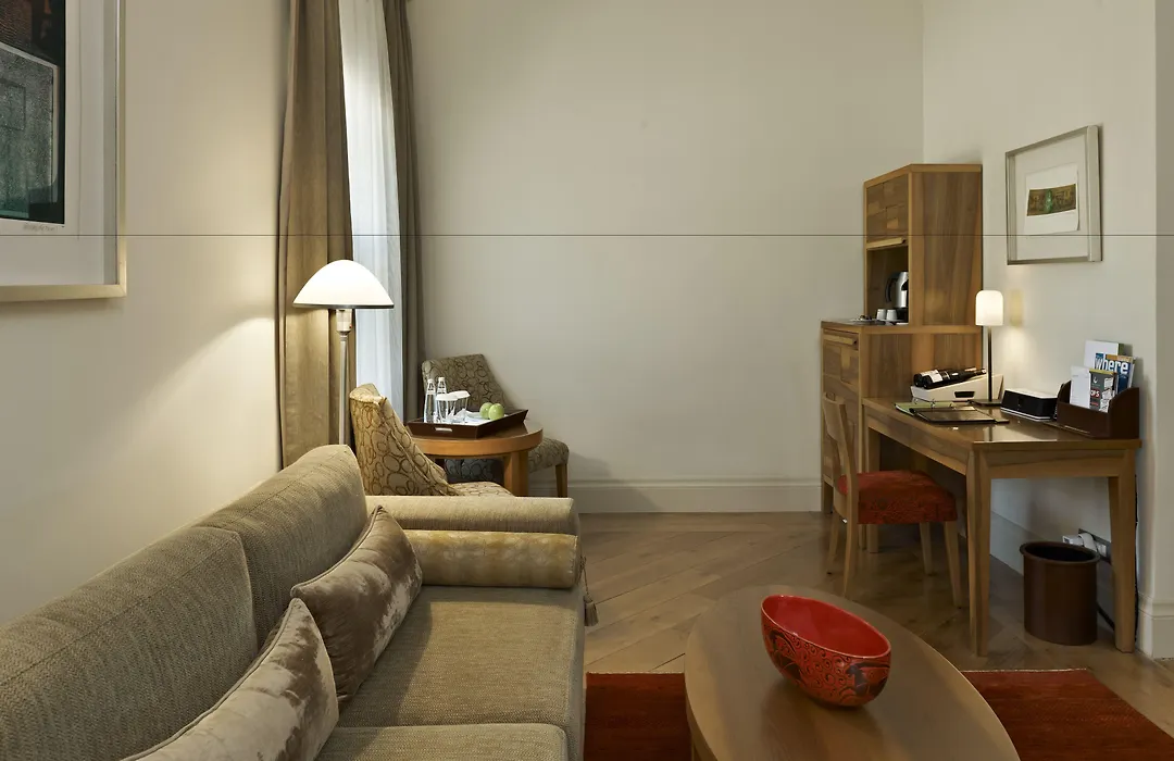 Tomtom Suites-1